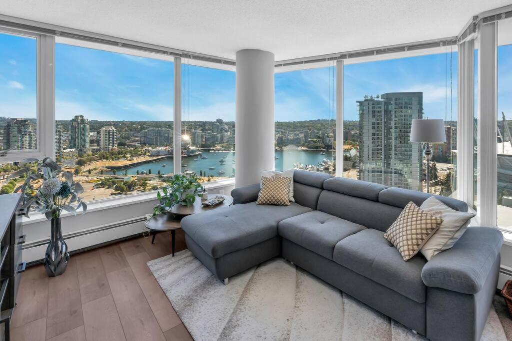 Spacious Dt 2-Bdr High-Rise With View, Pool, Gym 밴쿠버 외부 사진